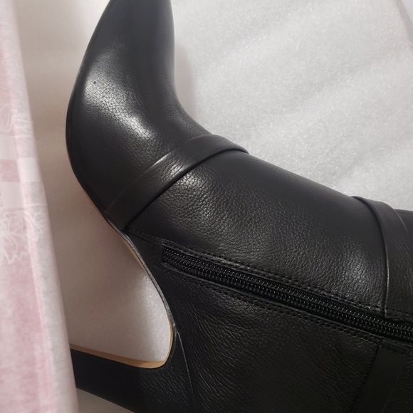 Women's Black Vince Camuto  Boots - Picture 3 of 7